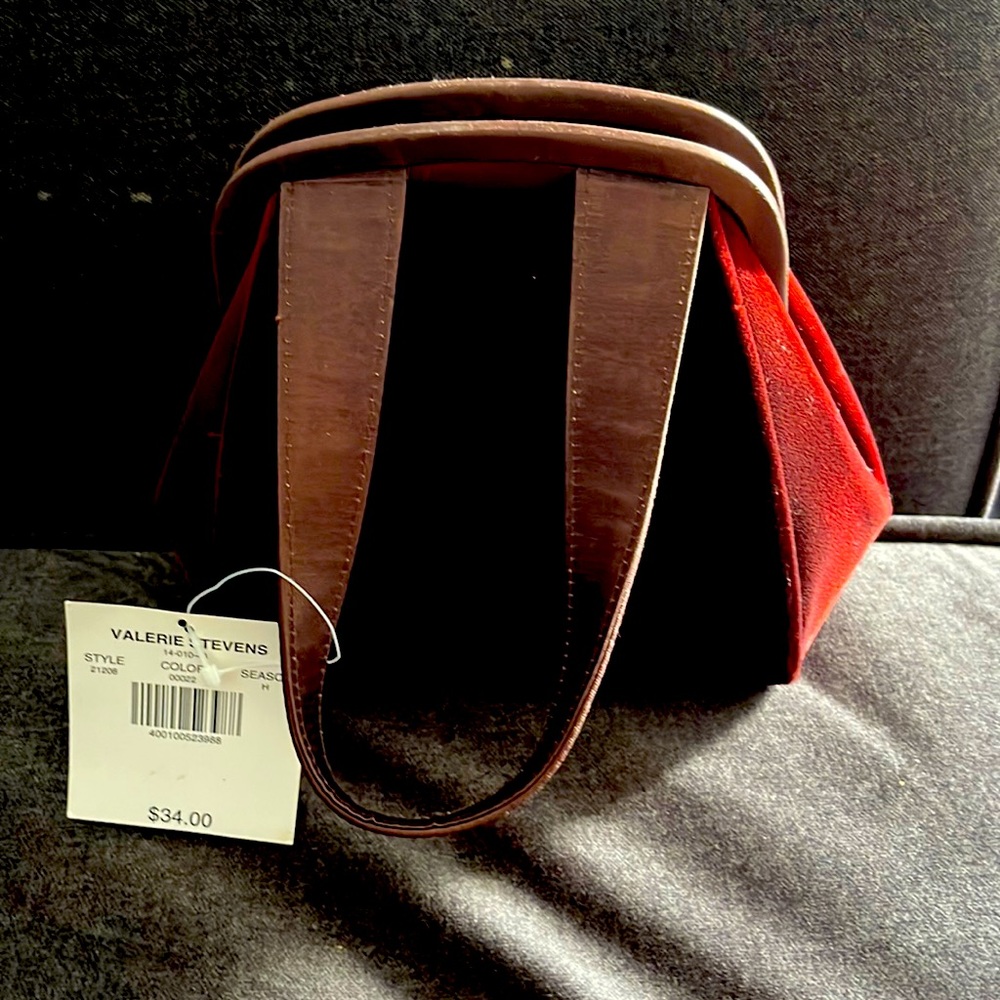 Mini evening arm bag.